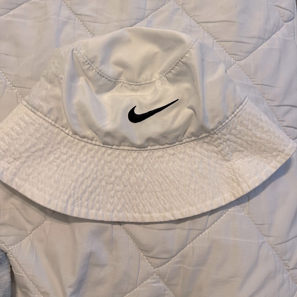 NIKE KIDS UPF 40+ bucket hat